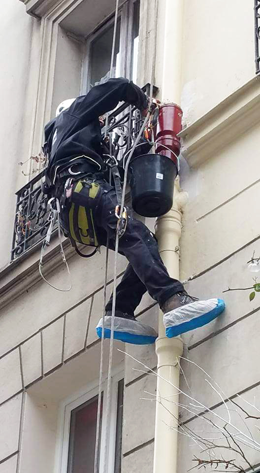 CHANGEMENT DE TUYAU DESCENTE SUR CORDES