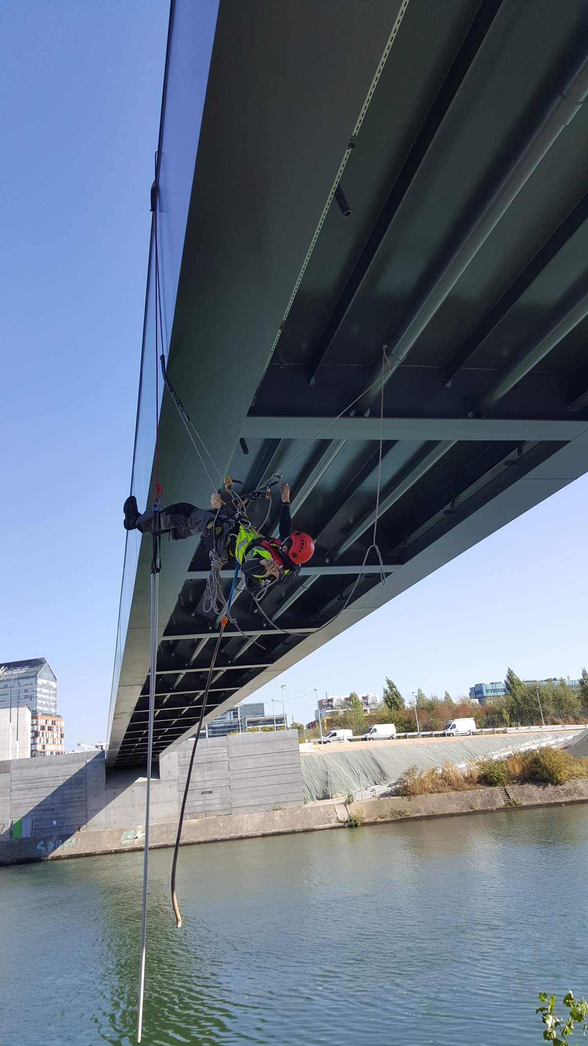 POSE GAINES ELECTRIQUES SOUS PONT